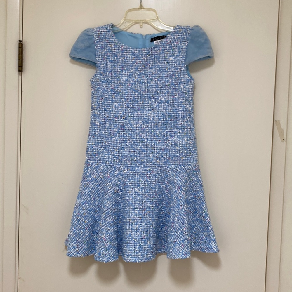 Exquisitely made an unique elegant dress for that special occasion. Size 10.